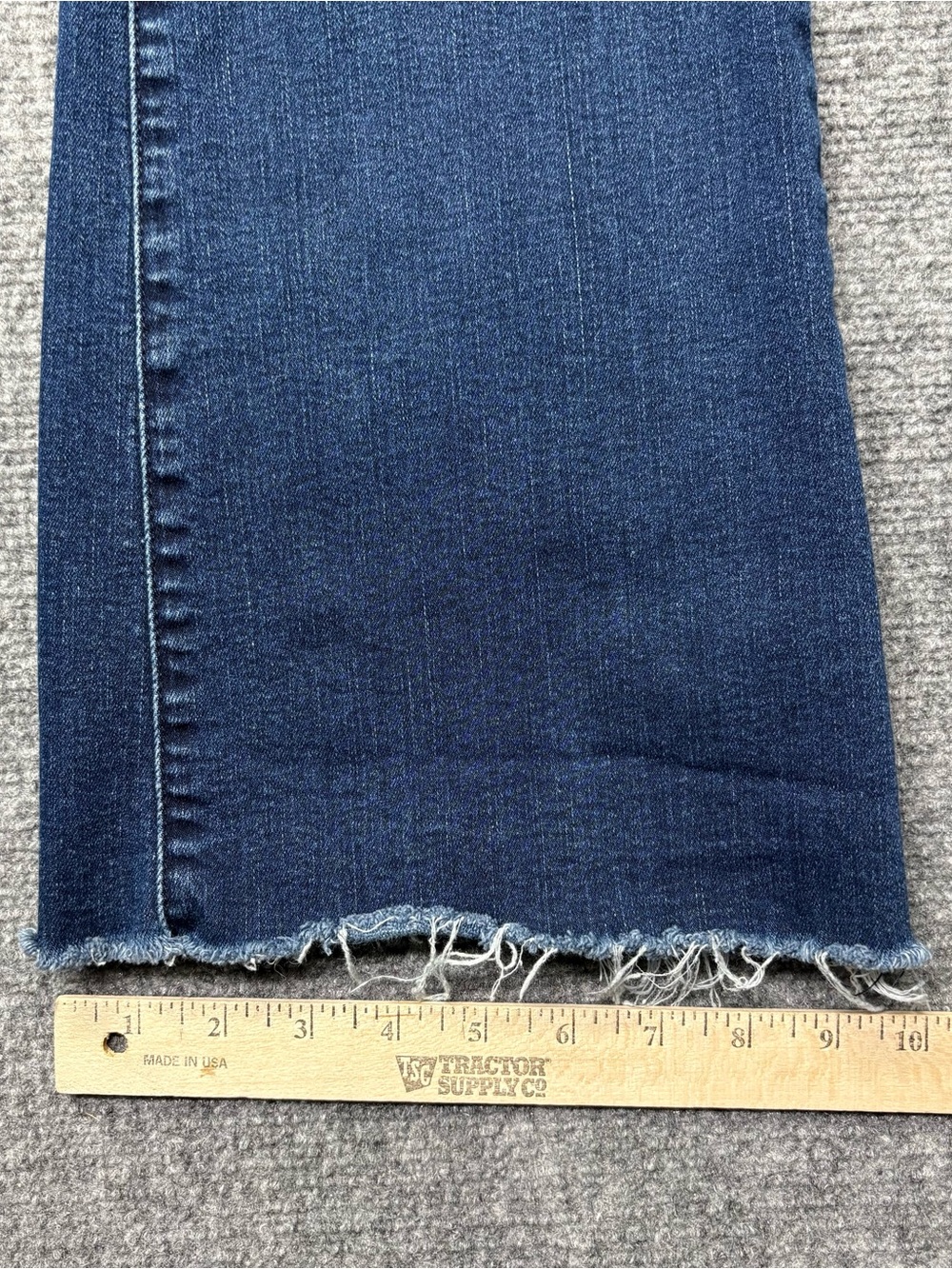MOTHER Jeans Womens 32 Weekender Fray in Mint Condition Flare Raw Hem USA Made - Picture 11 of 15